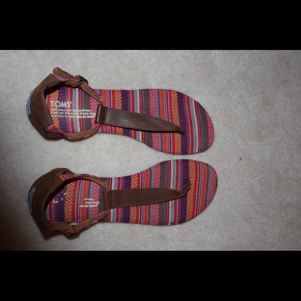 Tom’s multicolored sandals ALMOST NEW